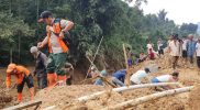 Seorang warga meninggal dunia dan satu lainnya hilang dalam peristiwa banjir dan tanah longsor yang terjadi di Desa Cibunian, Kecamatan Pamijahan, Kabupaten Bogor, Jawa Barat, Rabu (22/6/2022). (Foto: BPBD Kabupaten Bogor