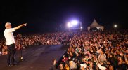 Gubernur Jateng Ganjar Pranowo di panggung Konser Trisaksi yang digelar di Beteng Vastenburg Solo, Sabtu (25/6/2022). Foto: Humas Jateng