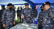 Sebanyak 179 kg narkoba jenis kokain senilai Rp1,25 triliun hasil penangkapan Patroli TNI AL dimusnahkan di Lapangan Apel Komando Armada (Koarmada) I Jakarta, Jalan Gunung Sahari, Jakarta, Kamis (2/6/2022). Foto: Dispenal