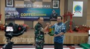 Danrem 072/Pamungkas Brigjen TNI Puji Cahyono dan Ketua PWI DIY, Drs Hudono SH dalam gelar coffee morning. Foto: Agoes Jumianto