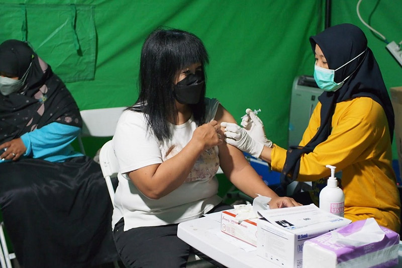 Pemkot Yogyakarta terus genjot pemberian vaksin ketiga atau vaksin booster. Hingga Senin (11/7/2022) pemberian vaksin booster sudah mencapai 89,30 persen atau 264.692 warga yang menjadi sasaran vaksin di Kota Yogyakarta. Foto: Humas Pemkot Yogya
