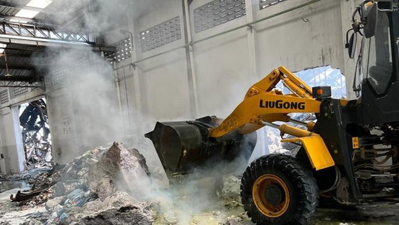 Kerugian dari terbakarnya gudang pupuk di Desa bandungrejo, Kecamatan Mranggen Kabupaten Demak diperkirakan mencapai Rp200 miliar. Foto: Kominfo Demak