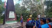 Gezeh Touring Community menggelar upacara bendera di Monumen Pangsar Jenderal Sudirman, Desa Gelaran, Kalurahan Bejiharjo, Kapanewon Karangmojo, Kabupaten Gununkidul, Rabu (17/8/2022). Foto: Ist