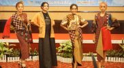 Sejumlah peragawati saat menampilkan busana karya desainer Nikmatul Laili dalam fashion show Persikindo. Foto: Ist