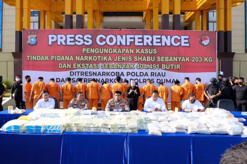 Konferensi pers pengungkapan kasus peredaran shabu. Foto: Humas Polda Riau/Tribrata
