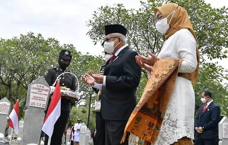 Wapres Ma’ruf Amin memimpin upacara ziarah nasional dalam rangka Peringatan Hari Pahlawan Tahun 2022 di Taman Makam Pahlawan Nasional Utama Kalibata, Jakarta Selatan, Kamis (10/11/2022). Foto: BPMI Setwapres