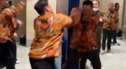 Tangkapan layar video yang beredar memperlihatkan dua pria berseragam sama saling adu jotos di Munas HIPMI yang digelar di Kota Solo, Jawa Tengah. Foto: Ist