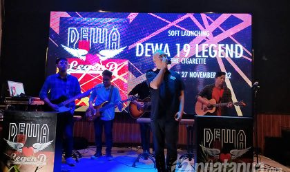 Ahmad Dhani saat soft launching rokok Dewa 19 Legend di De Celine, Minggu (27/11/2022). Foto: Agoes Jumianto