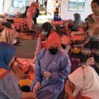 Sebanyak 3.175 orang tenaga kesehatan telah disebar pada 194 titik pengungsian di delapan kecamatan pascagempa M5,6 Cianjur, Jawa Barat, untuk mendukung pelayanan kesehatan warga terdampak. Foto: Kemenkes RI 