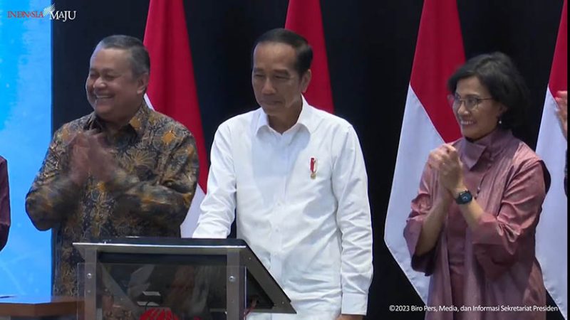 Presiden Jokowi menargetkan pertumbuhan perekonomian Indonesia pada 2023 akan tetap di atas 5 persen. Foto: BPMI Setpres