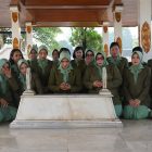 Persit KCK Koorcab Rem 072 PD IV/Diponegoro melakukan Ziarah dan tabur bunga di TMP Kusumanegara Yogyakarta, Jumat (31/3/2023). Foto: Penrem072/PMK
