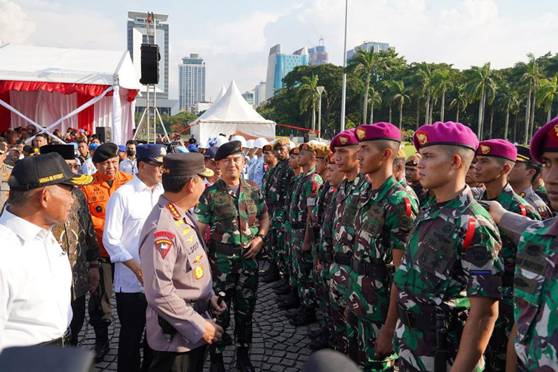 Apel dan Gelar Pasukan Operasi Ketupat Tahun 2023 di Lapangan Silang Monas Jakarta Senin (17/4/2023). Foto: Puspen TNI