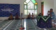 Narasumber saat memberikan materi seputar tata kelola keuangan syariah kepada jamaah Masjid Khoirul Ummi, Tamantirto. (Foto: istimewa