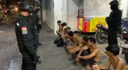 Sekelompok remaja diamankan anggota Polres Sukoharjo saat hendak tawuran. (Foto: istimewa