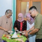 Potong tumpeng menandai pelaksanaan FKY 2023 yang akan dipusatkan di Kulon Progo pada 24 September hingga 15 Oktober 2023. (Foto: Dok.FKY2023)