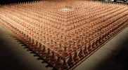 Karya Albert Yonathan Setyawan, Cosmic Labyrinth: A Silent Pathway, 2012-2013, terracotta, 1000 × 1000 × 30 cm (1628 pcs). Foto: Dok Mizuma